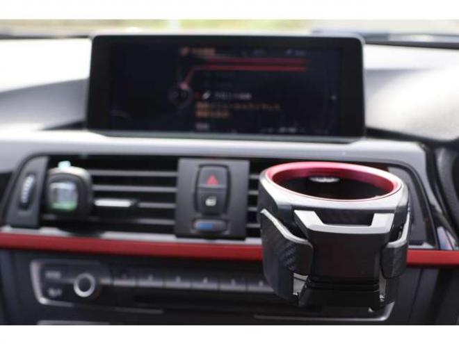 BMW3シリーズツーリング 320i xドライブ 4WD　検二年　バックモニター　パドルシフト　ETC　パワーバックドア 正規輸入車 2000