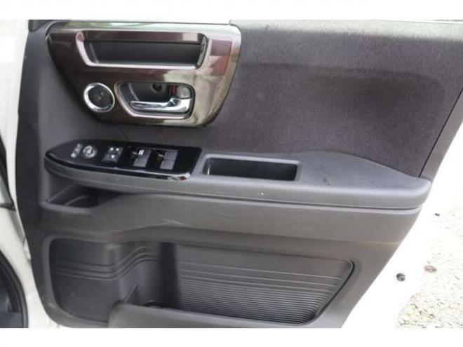 N-BOXカスタム 660 G L ホンダセンシング 4WD　検二年　バックカメラ　両席シートヒーター　TV　ETC 660