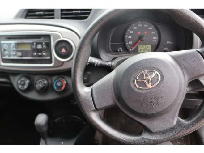 ヴィッツ1.3 F 4WD　検R9/3　自社　ローンカノウ 1300