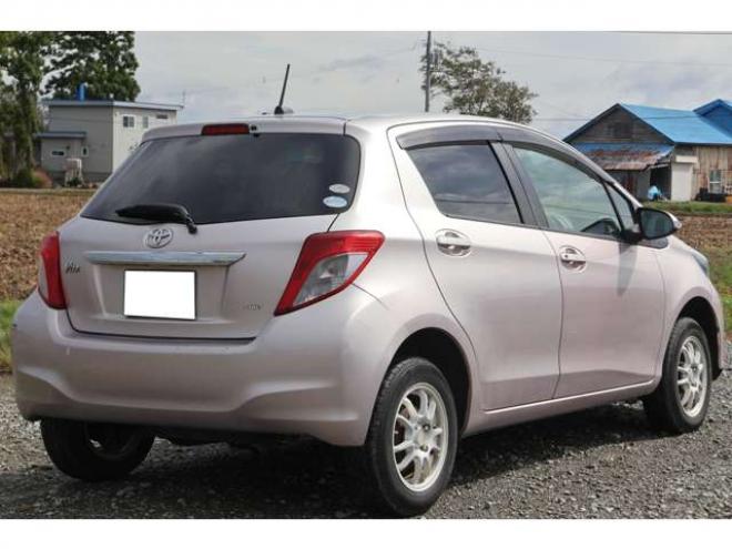 ヴィッツ1.3 F 4WD　検R9/3　自社　ローンカノウ 1300