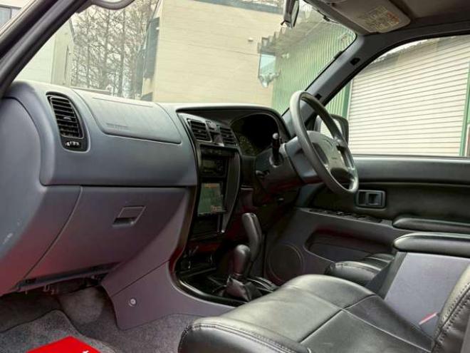 ハイラックスサーフ2.7 SSR-X Vセレクション 4WD　社外ナビ　バックカメラ　社外アルミホイール　エアコン　リフトアップ　パワステ　パワーウィンドウ　キーレスエントリー　ETC　ABS　ルーフレール 2700