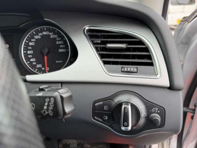 アウディA4アバント 2.0 TFSI クワトロ 4WD　純正ナビ・TV　バックカメラ　ETC　Dレコーダー　夏冬タイヤ付き 正規輸入車 2000