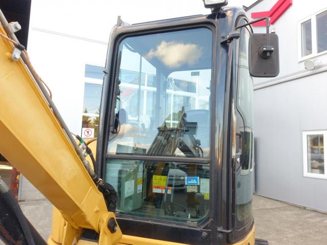 バックホーCAT　304E2CR　バケット容量0.18m3