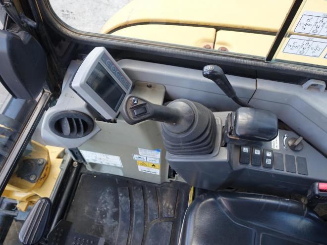 バックホーCAT　304E2CR　バケット容量0.18m3
