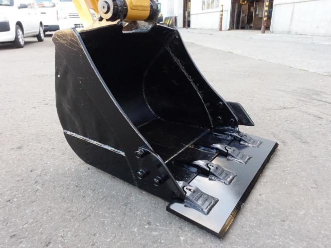 バックホーCAT　304E2CR　バケット容量0.18m3