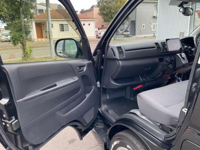 レジアスエース2.8 DX ロングボディ ディーゼルターボ 4WD　2.8Lディーゼルターボ4WD　LEDヘッドライト　カーボン調ボンネット　社外フロントリップ　社外16インチAW　社外ルーフスポイラー　パナソニック製ナビTV　bluetooth バックカメラ　ETC　リアヒーター　ローダウン 2800