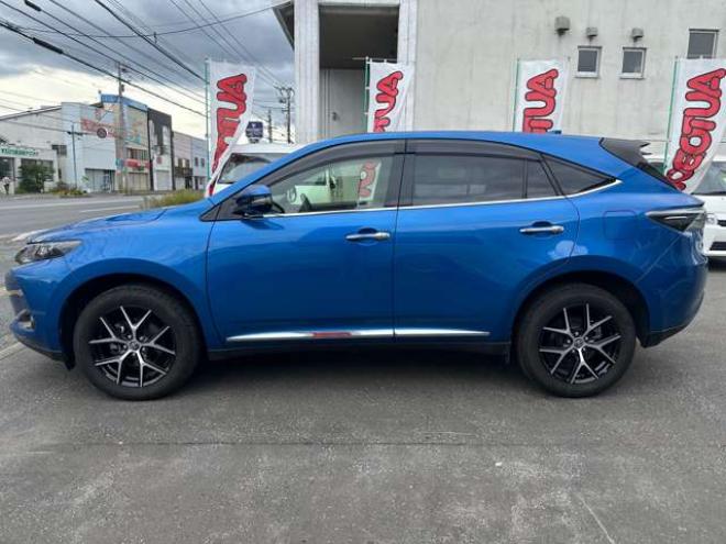 ハリアー2.0 プレミアム アドバンストパッケージ スタイルアッシュ 4WD　前席パワーシート ハーフレザーシート JBLスピーカー パワーバックドア ステアリングスイッチ クルコン オートハイビーム 横滑り防止 車線逸脱防止 シートメモリー 純正9インチナビ　Bluetooth 純正エンスタ ISOFIX 2000