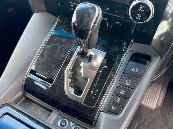 アルファードハイブリッドハイブリッド2.5SR 4WD　ローンが不安な方＜優遇ローン＞　寒冷地仕様　純正ワイドナビ　後席モニター　黒革シート 4WD 2500 5Dr
