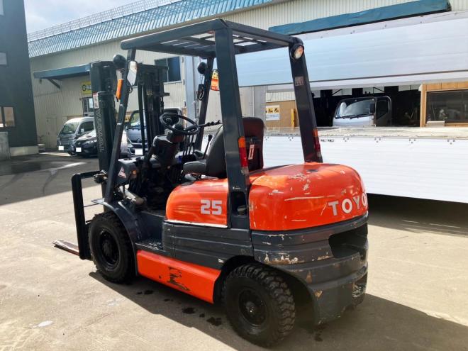 フォークリフトトヨタ　中古　6FG25　建機