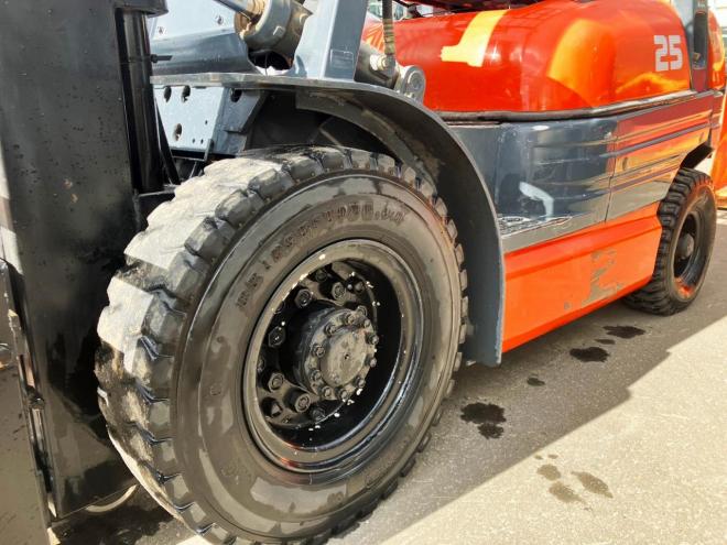 フォークリフトトヨタ　中古　6FG25　建機