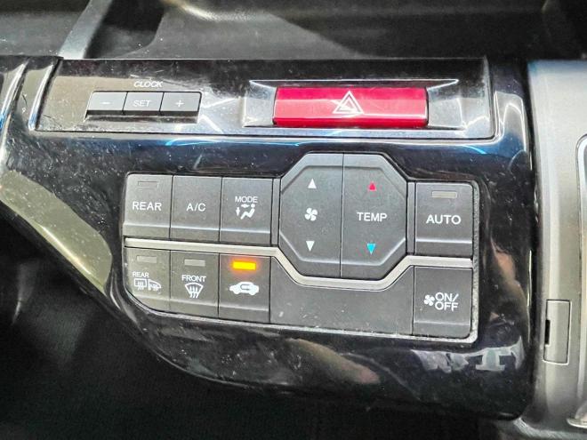 ステップワゴンZ HDDナビエディション 4WD 5年保証 自社認証工場 車検整備2年付 スマキー ナビTV Bカメ 後席モニタ ETC 修復歴無 寒冷地仕様 禁煙 4WD 2000
