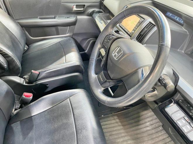 ステップワゴンZ HDDナビエディション 4WD 5年保証 自社認証工場 車検整備2年付 スマキー ナビTV Bカメ 後席モニタ ETC 修復歴無 寒冷地仕様 禁煙 4WD 2000