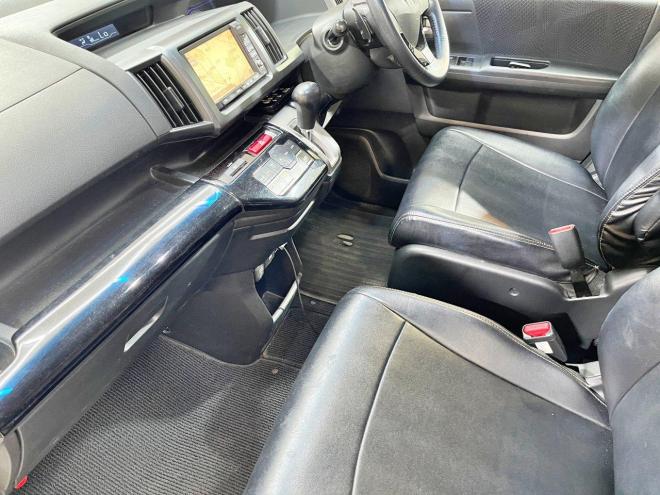 ステップワゴンZ HDDナビエディション 4WD 5年保証 自社認証工場 車検整備2年付 スマキー ナビTV Bカメ 後席モニタ ETC 修復歴無 寒冷地仕様 禁煙 4WD 2000