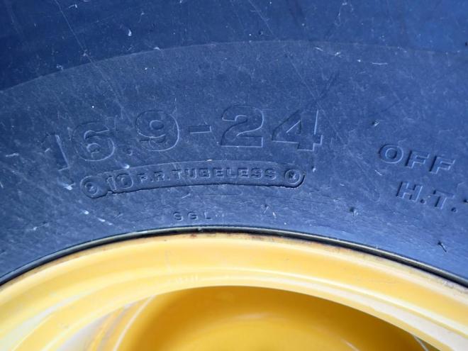 ホイールローダ50ZV2  エアコン付　スノースパイクタイヤ　石狩ヤード 4WD