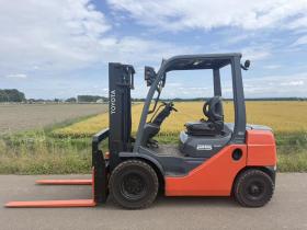 フォークリフト　トヨタ 02-8FD25 2.5トン ディーゼル フォークシフター