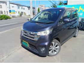 デイズ　ハイウェイスターG 4WD　車検10年6月ナビ&TV&バックカメラ　アラウンドビューモニター　夏冬タイヤホイール付 ETC&エンジンスタータ　プッシュスタート　アイドリングストップ　シートヒーター 660