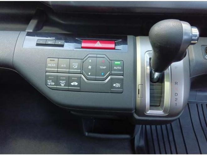 ステップワゴン2.0 G HIDエディション 4WD　車検令和10年8月　4WD　ナビ&TV&バックカメラ　両側電動スライドドア　　ETC　夏冬タイヤホイール付　HIDヘッドライト 2000