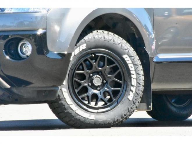 デリカＤ：５ Ｄ パワーパッケージ ４ＷＤ Ｆグリルラプターペイント 新品タイヤ／アルミ 新品フロントガード シートカバー ステップ付 社外ナビ／ＴＶ／バックカメラ マッドフラップ（北海道） 4WD 2200(D) 5Dr