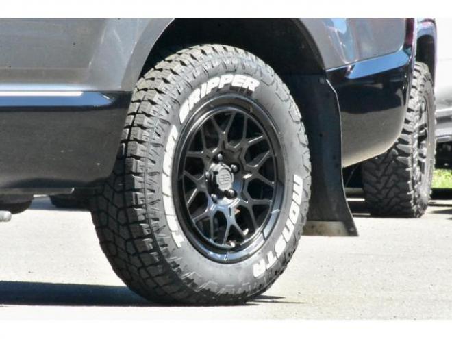 デリカＤ：５ Ｄ パワーパッケージ ４ＷＤ Ｆグリルラプターペイント 新品タイヤ／アルミ 新品フロントガード シートカバー ステップ付 社外ナビ／ＴＶ／バックカメラ マッドフラップ（北海道） 4WD 2200(D) 5Dr