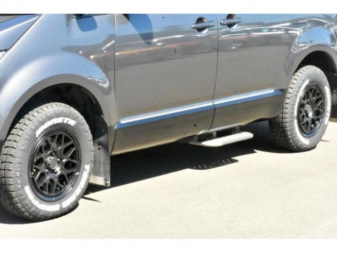 デリカＤ：５ Ｄ パワーパッケージ ４ＷＤ Ｆグリルラプターペイント 新品タイヤ／アルミ 新品フロントガード シートカバー ステップ付 社外ナビ／ＴＶ／バックカメラ マッドフラップ（北海道） 4WD 2200(D) 5Dr