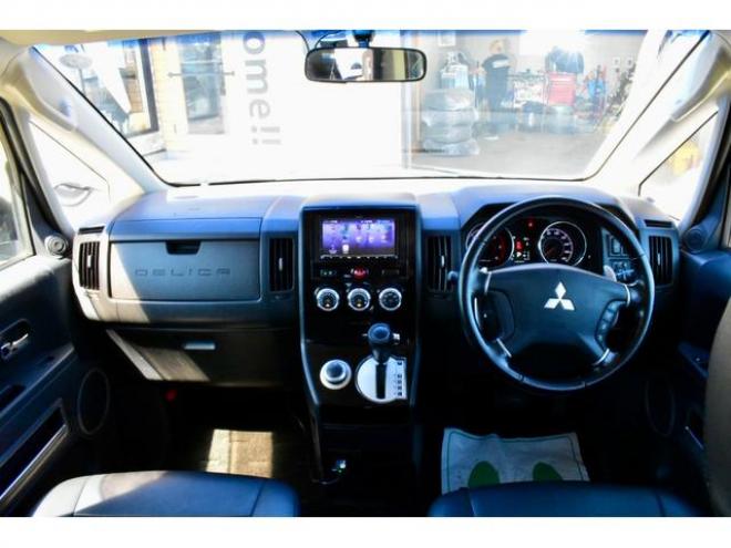 デリカＤ：５ Ｄ パワーパッケージ ４ＷＤ Ｆグリルラプターペイント 新品タイヤ／アルミ 新品フロントガード シートカバー ステップ付 社外ナビ／ＴＶ／バックカメラ マッドフラップ（北海道） 4WD 2200(D) 5Dr
