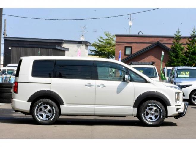 デリカＤ：５ Ｐ ４ＷＤ 本州仕入 ＴＡＲＯＵＳセレクション ＴＯＹＯタイヤ２３５／７０Ｒ１６／新品アルミ ＪＡＯＳオーバーフェンダー 新品フロントガード 本革シート １１型純正ナビ オートステップ付（北海道） 4WD 2200(D) 5Dr