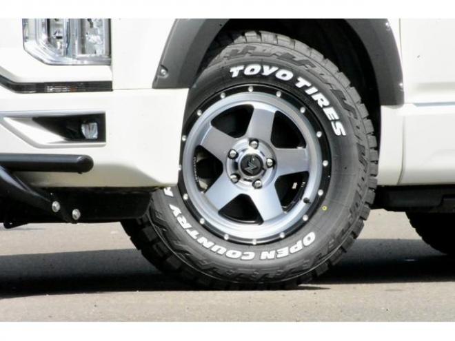 デリカＤ：５ Ｐ ４ＷＤ 本州仕入 ＴＡＲＯＵＳセレクション ＴＯＹＯタイヤ２３５／７０Ｒ１６／新品アルミ ＪＡＯＳオーバーフェンダー 新品フロントガード 本革シート １１型純正ナビ オートステップ付（北海道） 4WD 2200(D) 5Dr