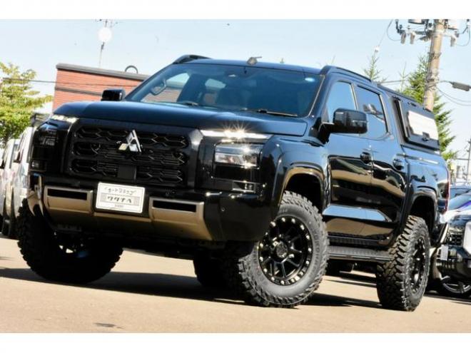 トライトンＧＳＲ ４ＷＤ 登録済未使用車 ＴＡＲＯＵＳセレクション ＭＫＷ１７インチ／ＭＴタイヤ ２インチリフトアップ（北海道） 登録済未使用車 4WD 2400(D) 4Dr