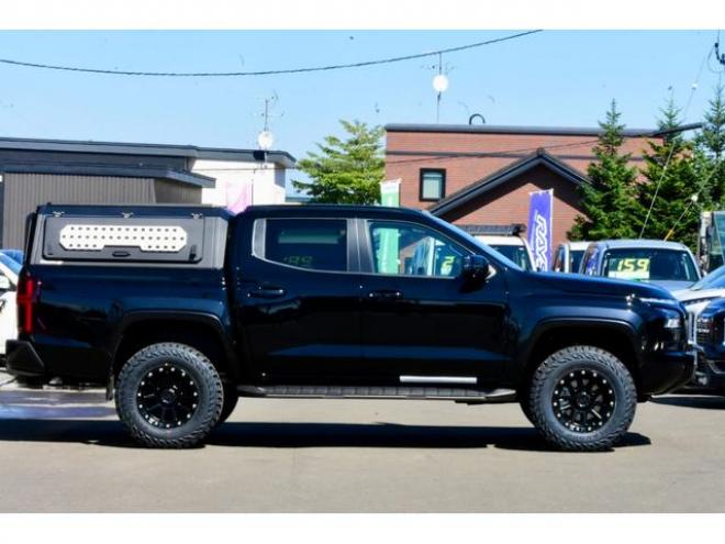 トライトンＧＳＲ ４ＷＤ 登録済未使用車 ＴＡＲＯＵＳセレクション ＭＫＷ１７インチ／ＭＴタイヤ ２インチリフトアップ（北海道） 登録済未使用車 4WD 2400(D) 4Dr