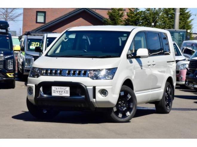 デリカＤ：５ Ｄ パワーパッケージ ４ＷＤ 新車外し１８インチアルミ／タイヤ 新品フロントガード 両側パワースライドドア（北海道） 4WD 2200(D) 5Dr