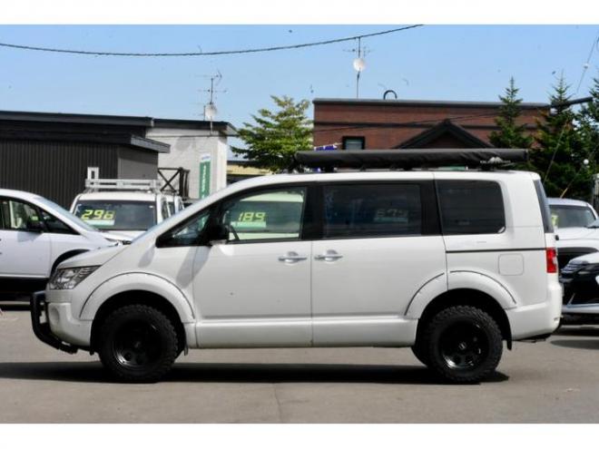 デリカＤ：５ シャモニー ４ＷＤ サイドタープ／ルーフキャリア リフトアップ １６インチホイール／ＭＴタイヤ ＢＳスタッドレス フリップダウンモニター（北海道） 4WD 2200(D) 5Dr