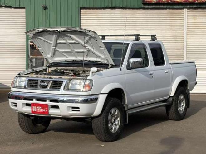 ダットサン2.4 AXリミテッド ダブルキャブ 4WD　ハードトノカバー　車検9年6　オートマ 2400