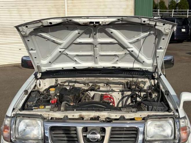 ダットサン2.4 AXリミテッド ダブルキャブ 4WD　ハードトノカバー　車検9年6　オートマ 2400