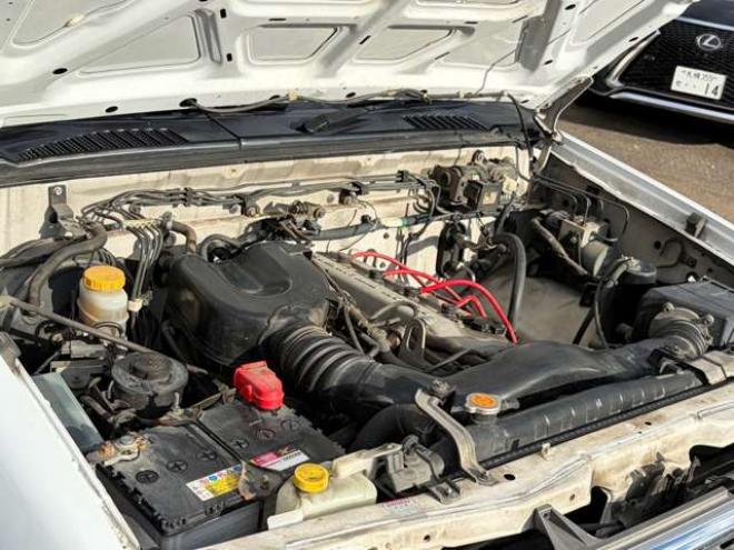 ダットサン2.4 AXリミテッド ダブルキャブ 4WD　ハードトノカバー　車検9年6　オートマ 2400