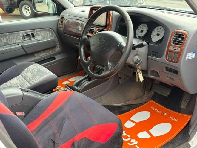 ダットサン2.4 AXリミテッド ダブルキャブ 4WD　ハードトノカバー　車検9年6　オートマ 2400