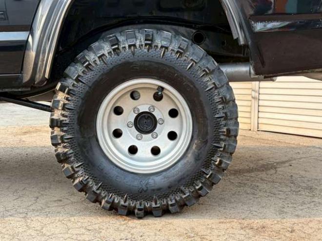サファリ4.2 エクストラ標準ルーフグランロード ディーゼル 4WD　リフトアップ　パワステ　パワーウィンドウ　社外グリル　全塗装済　リアヒーター　デフロック　社外キーレス 4200