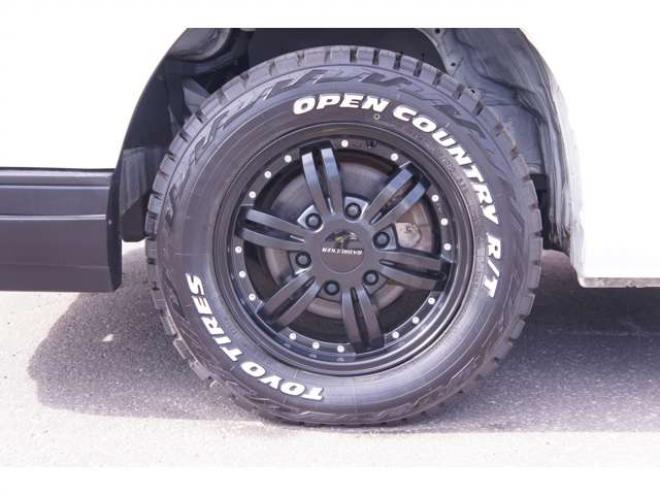 ハイエースバン2.8 DX ロング ディーゼルターボ 4WD　フロントシートセパレート仕様変更済　　　センターコンソール付　415COBRA丸目ライトキット&バッドラッカー16インチAW　415SAFARIフロントスポイラー　TOYOオープンカントリーR/T　電動格納ドアミラー 2800