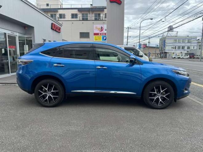 ハリアー2.0 プレミアム アドバンストパッケージ スタイルアッシュ 4WD　前席パワーシート ハーフレザーシート JBLスピーカー パワーバックドア ステアリングスイッチ クルコン オートハイビーム 横滑り防止 車線逸脱防止 シートメモリー 純正9インチナビ　Bluetooth 純正エンスタ ISOFIX 2000