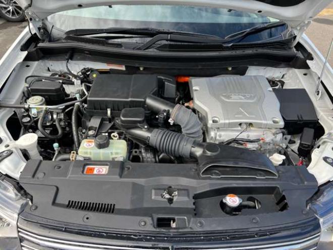 アウトランダーPHEV2.0 G プレミアムパッケージ 4WD　本革シート　ロックフォードプレミアムサウンドシステム　純正ナビ　フルセグTV　バックカメラ　クルーズコントロール　パドルシフト　衝突軽減システム　車線逸脱　AC100V　パワーバックドア　パワーシート 2000