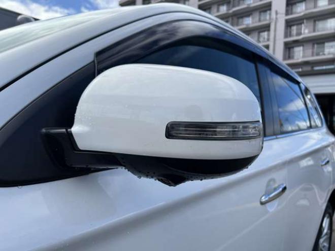 アウトランダーPHEV2.0 G プレミアムパッケージ 4WD　本革シート　ロックフォードプレミアムサウンドシステム　純正ナビ　フルセグTV　バックカメラ　クルーズコントロール　パドルシフト　衝突軽減システム　車線逸脱　AC100V　パワーバックドア　パワーシート 2000