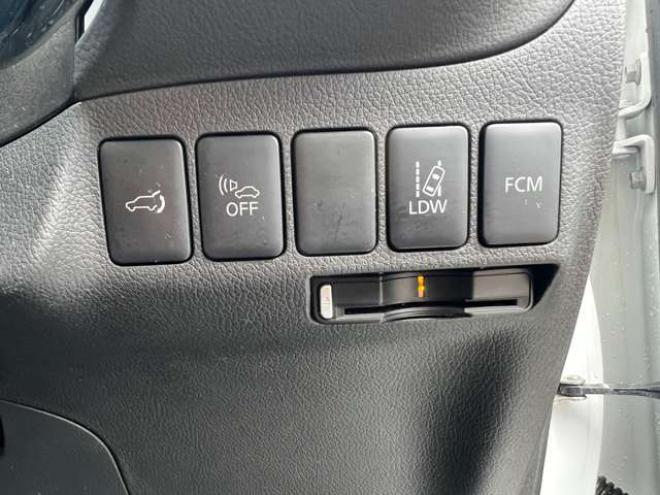アウトランダーPHEV2.0 G プレミアムパッケージ 4WD　本革シート　ロックフォードプレミアムサウンドシステム　純正ナビ　フルセグTV　バックカメラ　クルーズコントロール　パドルシフト　衝突軽減システム　車線逸脱　AC100V　パワーバックドア　パワーシート 2000
