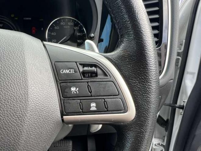 アウトランダーPHEV2.0 G プレミアムパッケージ 4WD　本革シート　ロックフォードプレミアムサウンドシステム　純正ナビ　フルセグTV　バックカメラ　クルーズコントロール　パドルシフト　衝突軽減システム　車線逸脱　AC100V　パワーバックドア　パワーシート 2000