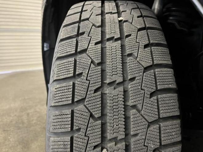 クラウンロイヤルサルーン　ｉ－Ｆｏｕｒ　本州仕入　後期型　禁煙車　社外１７インチＡＷ　純正１６ＡＷ＋スタッドレスタイヤ付　純正ＨＤＤナビ　フルセグ地デジ　ＤＶＤ再生　Ｂｌｕｅｔｏｏｔｈオーディオ　Ｍサーバー　クルーズコントロール　ＥＴＣ 4WD 3000 4Dr