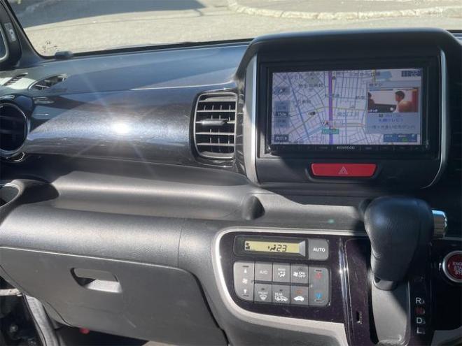 N-BOX+カスタム Ｇ・Ｌパッケージ ４ＷＤ フルセグナビ ＴＶ パワースライド スペアキー ＨＩＤ オートライト 衝突安全ボディ エアバッグ 盗難防止装置 ４ＷＤ車 Ｗエアバック スマートキー アイドリングストップ ベンチシート ＥＳＣ（北海道） 4WD 660 5Dr