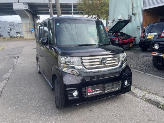N-BOX+カスタム Ｇ・Ｌパッケージ ４ＷＤ ＥＴＣ バックカメラ 両側スライド・片側電動 ナビ ＴＶ オートライト アイドリングストップ ベンチシート ＣＶＴ ＥＳＣ アルミホイール エアコン パワーステアリング パワーウィンドウ（北海道） 4WD 660 5Dr