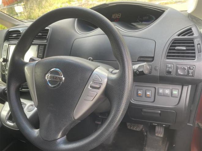 セレナ２０Ｘ Ｖセレクション＋セーフティ ４ＷＤ 全周囲カメラ ナビ クリアランスソナー オートクルーズコントロール レーンアシスト 衝突被害軽減システム 両側電動スライドドア スマートキー 電動格納ミラー ３列シート ＣＶＴ アルミホイール（北海道） 4WD 2000 5Dr