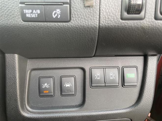 セレナ２０Ｘ Ｖセレクション＋セーフティ ４ＷＤ 全周囲カメラ ナビ クリアランスソナー オートクルーズコントロール レーンアシスト 衝突被害軽減システム 両側電動スライドドア スマートキー 電動格納ミラー ３列シート ＣＶＴ アルミホイール（北海道） 4WD 2000 5Dr