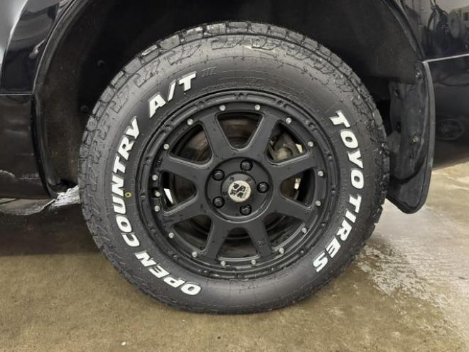 デリカＤ：５　Ｇパッケージ　寒冷地仕様　禁煙車　エクストリーム１６インチＡＷ＋新品ＴＯＹＯホワイトレター　純正１８ＡＷ＋スタッドレスタイヤ付　カロッツェリアナビ　地デジ　ＤＶＤ再生　バックカメラ　クルーズコントロール　ＥＴＣ 4WD 2400 5Dr