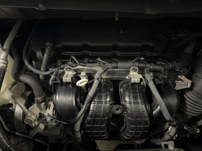 デリカＤ：５　Ｇパッケージ　寒冷地仕様　禁煙車　エクストリーム１６インチＡＷ＋新品ＴＯＹＯホワイトレター　純正１８ＡＷ＋スタッドレスタイヤ付　カロッツェリアナビ　地デジ　ＤＶＤ再生　バックカメラ　クルーズコントロール　ＥＴＣ 4WD 2400 5Dr
