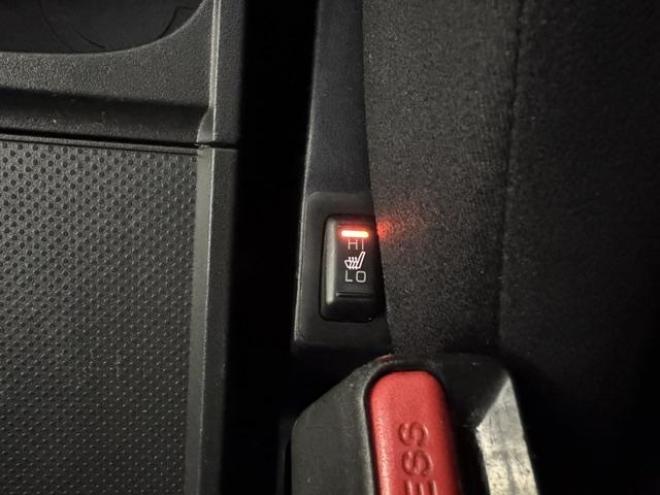 デリカＤ：５　Ｇパッケージ　寒冷地仕様　禁煙車　エクストリーム１６インチＡＷ＋新品ＴＯＹＯホワイトレター　純正１８ＡＷ＋スタッドレスタイヤ付　カロッツェリアナビ　地デジ　ＤＶＤ再生　バックカメラ　クルーズコントロール　ＥＴＣ 4WD 2400 5Dr
